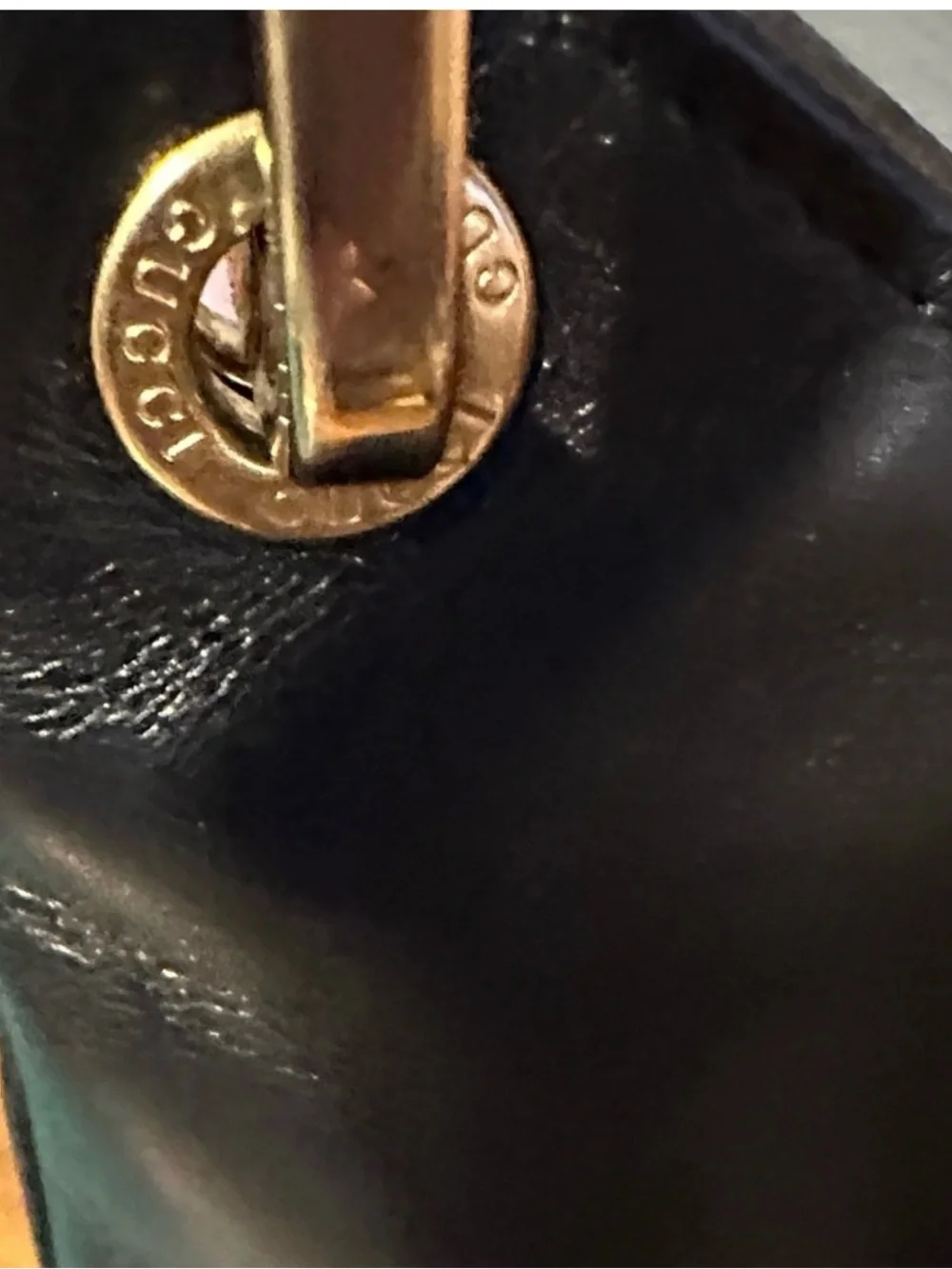 Gucci Black Leather Shoulder Bag with Zebra-Print Scarf - Picture 5 of 11